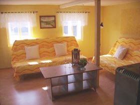 Wohnzimmer mit Kaminofen